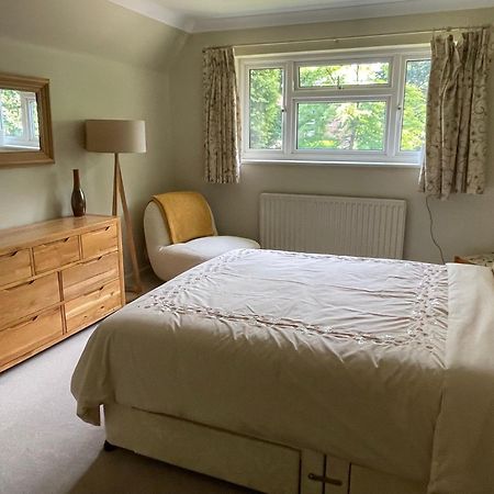 Charming Bournemouth House With Beautiful Spacious Gardens, 5 Min Drive To Beaches, Free Parking For 2-3 Cars ภายนอก รูปภาพ