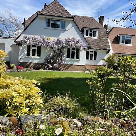 Charming Bournemouth House With Beautiful Spacious Gardens, 5 Min Drive To Beaches, Free Parking For 2-3 Cars ภายนอก รูปภาพ
