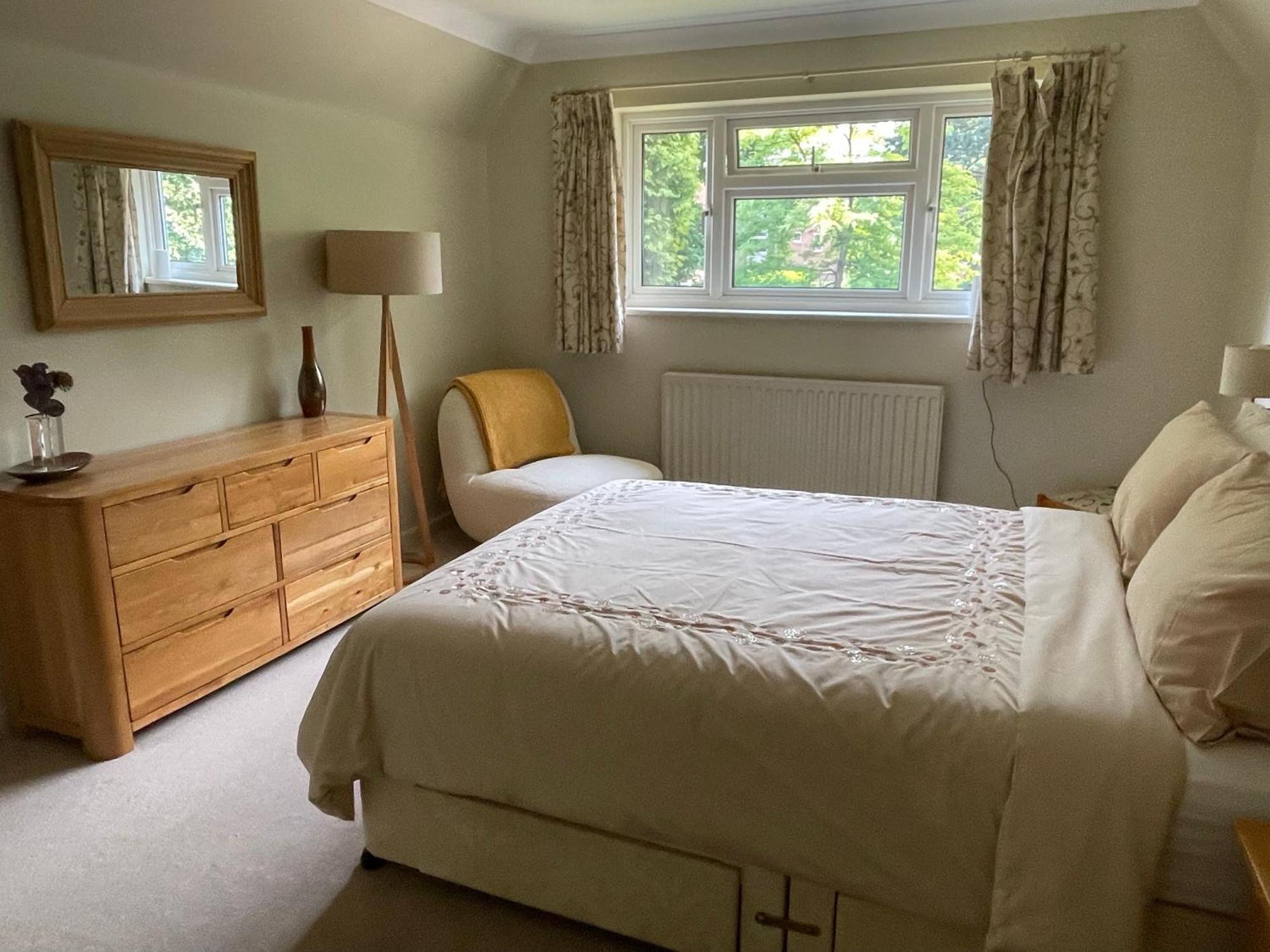 Charming Bournemouth House With Beautiful Spacious Gardens, 5 Min Drive To Beaches, Free Parking For 2-3 Cars ภายนอก รูปภาพ