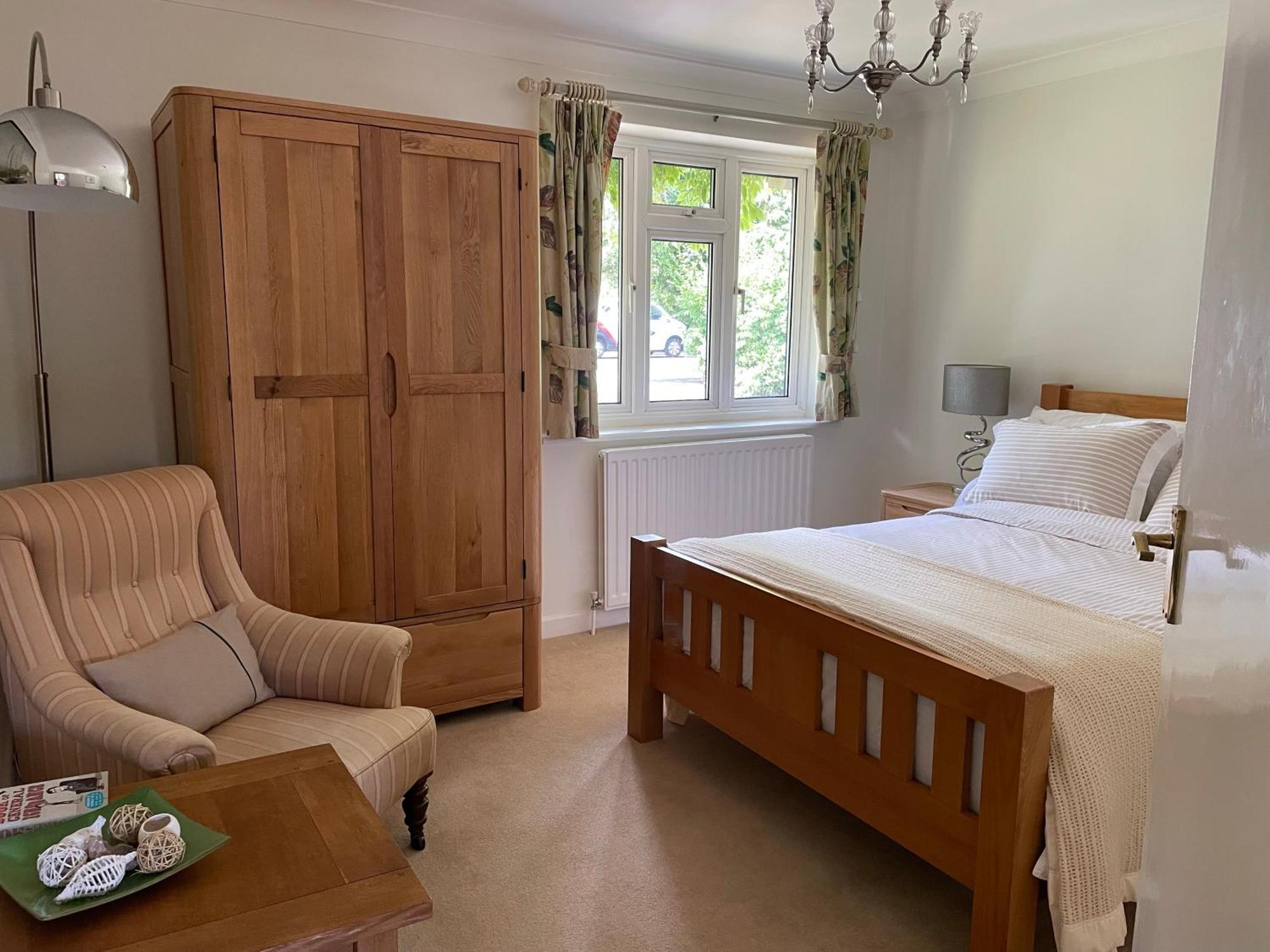 Charming Bournemouth House With Beautiful Spacious Gardens, 5 Min Drive To Beaches, Free Parking For 2-3 Cars ภายนอก รูปภาพ