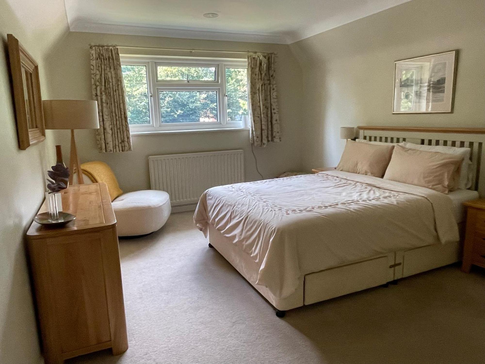 Charming Bournemouth House With Beautiful Spacious Gardens, 5 Min Drive To Beaches, Free Parking For 2-3 Cars ภายนอก รูปภาพ