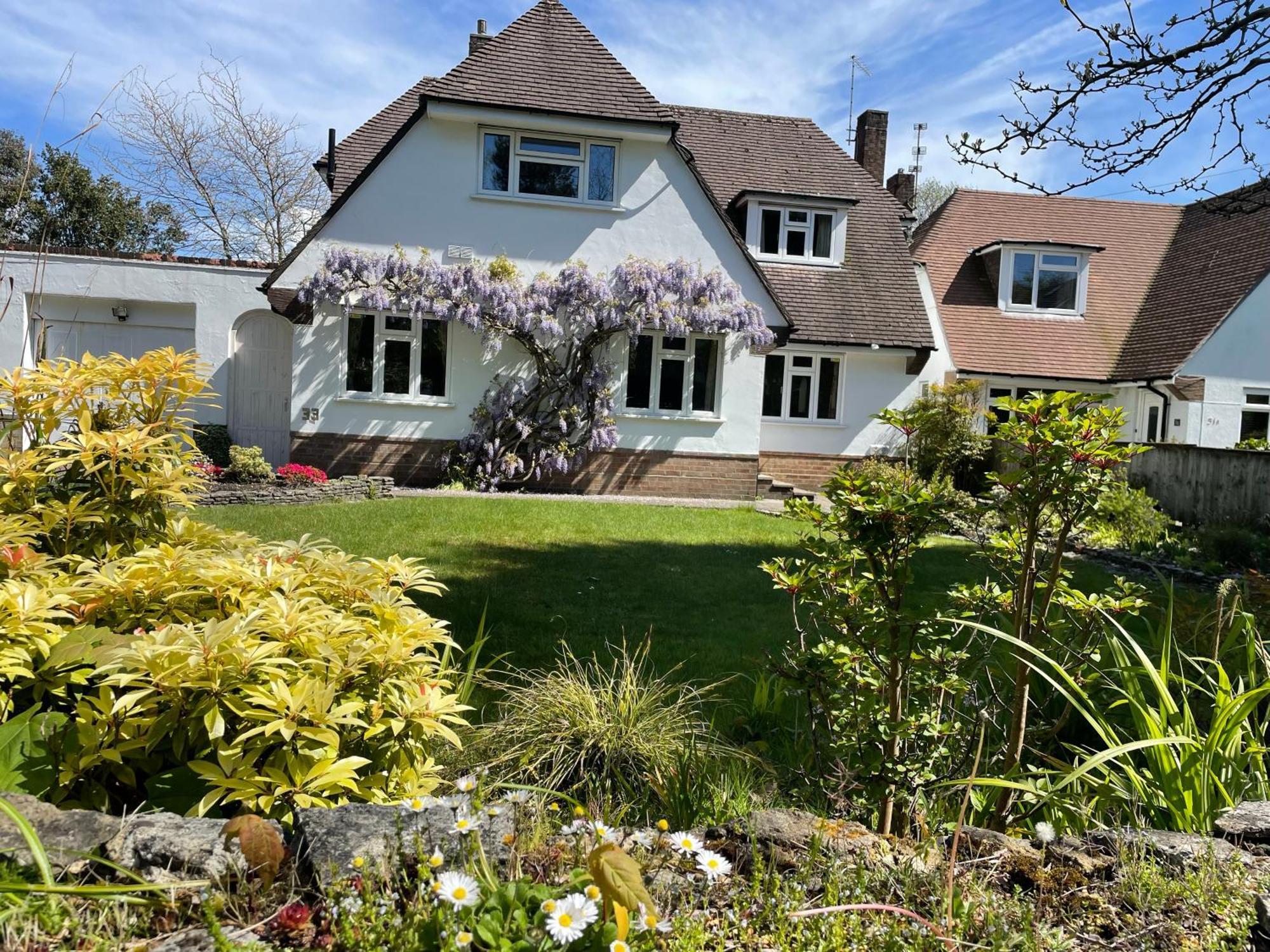 Charming Bournemouth House With Beautiful Spacious Gardens, 5 Min Drive To Beaches, Free Parking For 2-3 Cars ภายนอก รูปภาพ